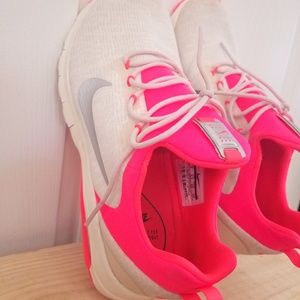 Nike Tennis Shoe Women's SZ 8